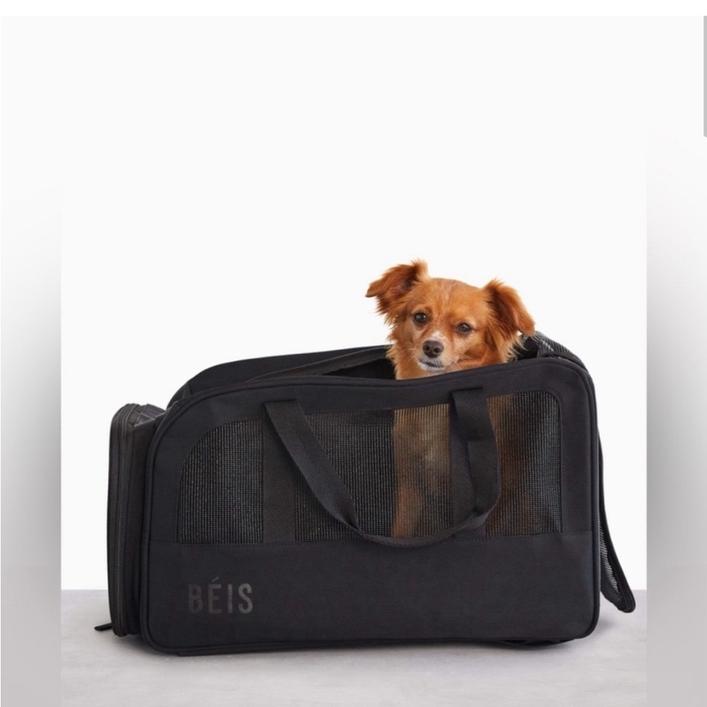 The Regulation Pet Carry-on 
in Black NEW
